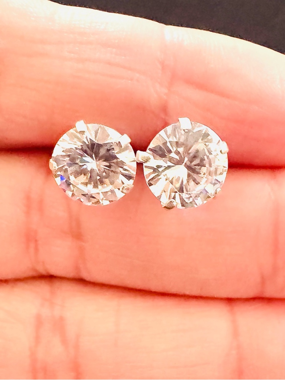 Classic 925 Sterling Silver Clear Crystal Stud Earrings - Women Jewelry. New